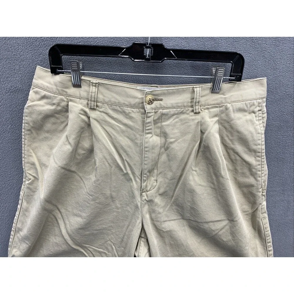 Old Navy Khaki Bermuda Shorts Mens Size 36 Regular Pleated Outdoor